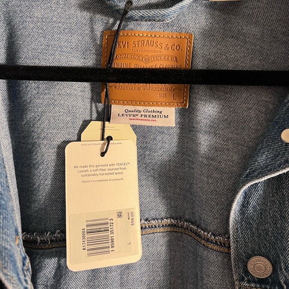 Levi’s women’s Trucker Jacket, size L, soft as butter wash, new with tags - Picture 4 of 6